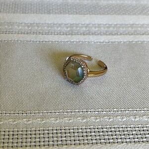 Elegant JDJ Green Hexagon Stone Ring